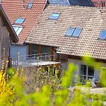 Le Domaine Du Verger, Et Prive *