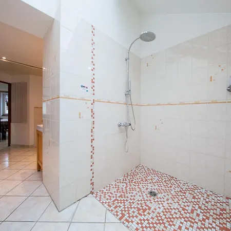 Le Domaine Du Verger Et *